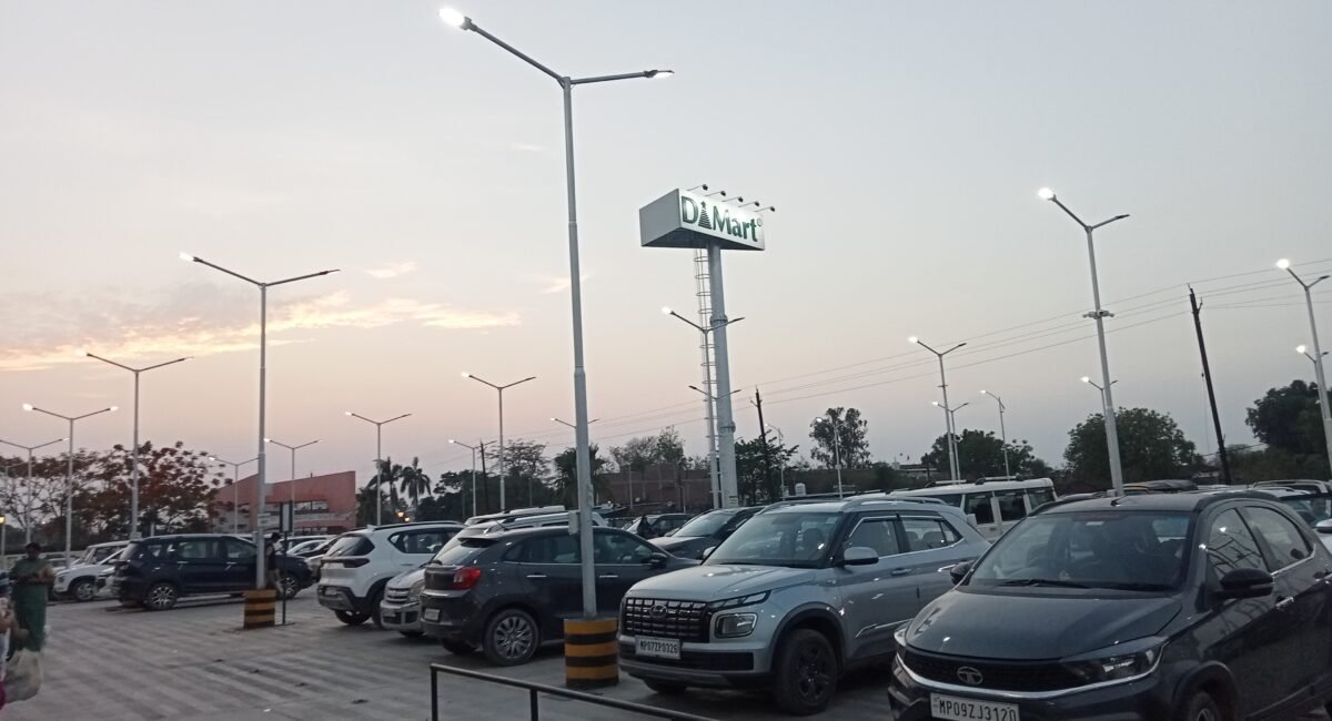 This image shows the front entrance of D-Mart Rewa, a popular retail outlet in Madhya Pradesh. The store is located near Green City, just 1.5 km from Chirola Mandir on the Rewa Bypass. It offers a wide variety of groceries, home essentials, clothes, and appliances at competitive prices.