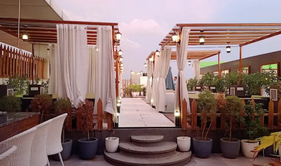 Petra – The Sky Bar & Rooms Hisar