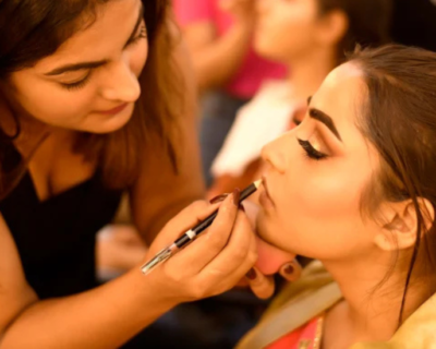 Yamini-Grover-Makeup-Studio-Academy-Photos